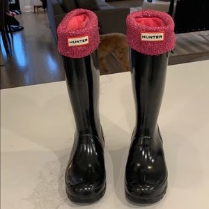 glossy hunter boots + hunter boot socks